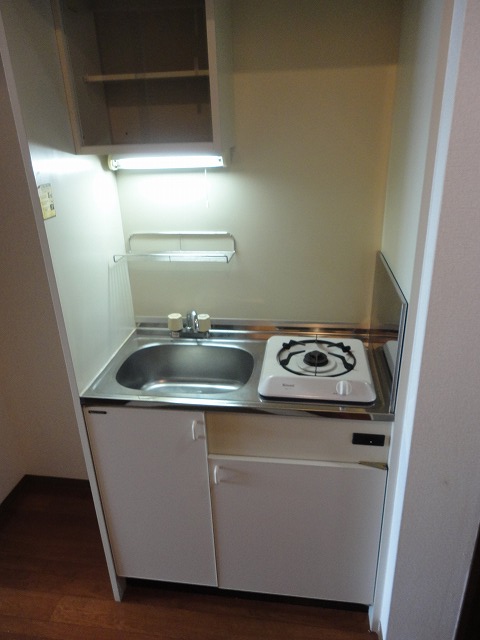 Kitchen. It comes with a gas stove 1-neck ☆