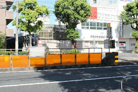 Other. Sanbashidori 3-chome electricity stop is located in front of.