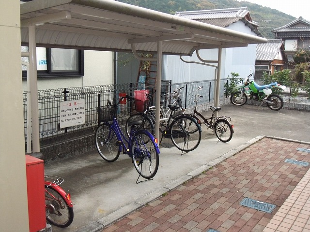 Other common areas. Bicycle parking lot equipped with a roof ☆