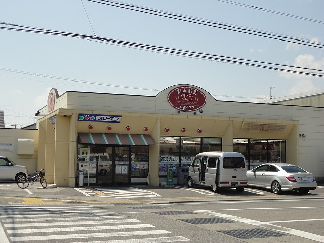 Convenience store. Three F Kera store up (convenience store) 571m