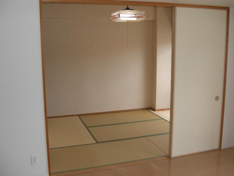 Non-living room. Is a Japanese-style room as seen from the living room.