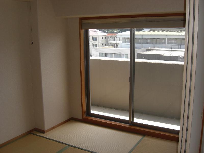 Non-living room. Balconies offer from Japanese-style room! .