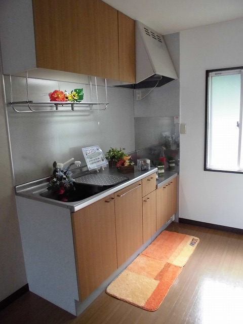 Kitchen. Bright and there is a window kitchen ☆