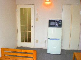 Living and room. refrigerator ・ range  One through equipped home appliances necessary for life