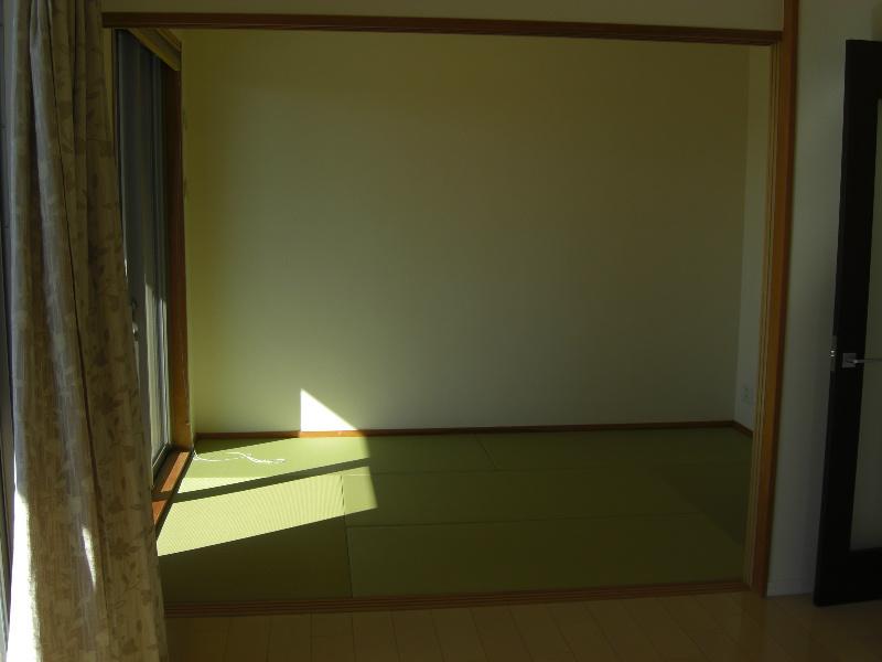 Non-living room. Japanese-style room is also beautiful! .