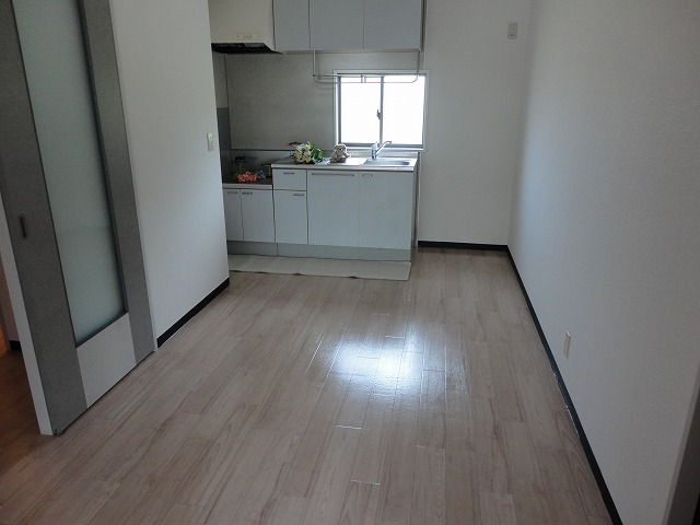 Living and room. Dining kitchen ☆