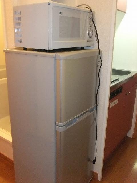 Other Equipment. Is a refrigerator and microwave ☆
