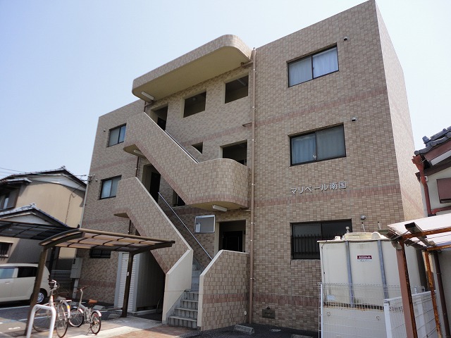 Building appearance. Condominium of reinforced concrete ☆