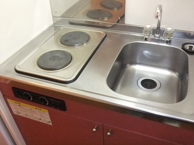 Kitchen. 2 is a neck kitchen with electric stove ☆