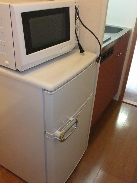 Other Equipment. Also equipped with a microwave and refrigerator ☆