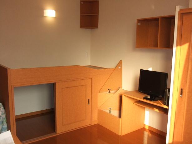 Living and room. Storage space under the bed is located fairly ☆