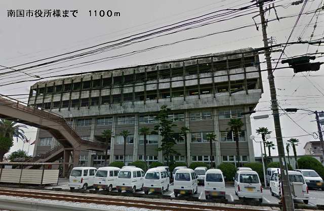 Government office. 1100m to the southern city hall (public office)