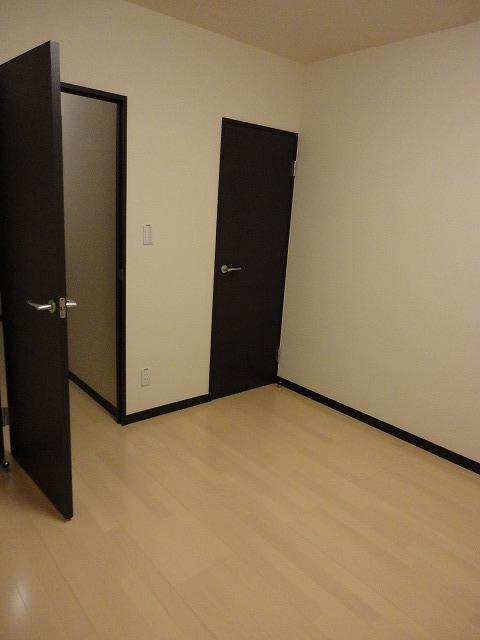 Other room space. 1F
