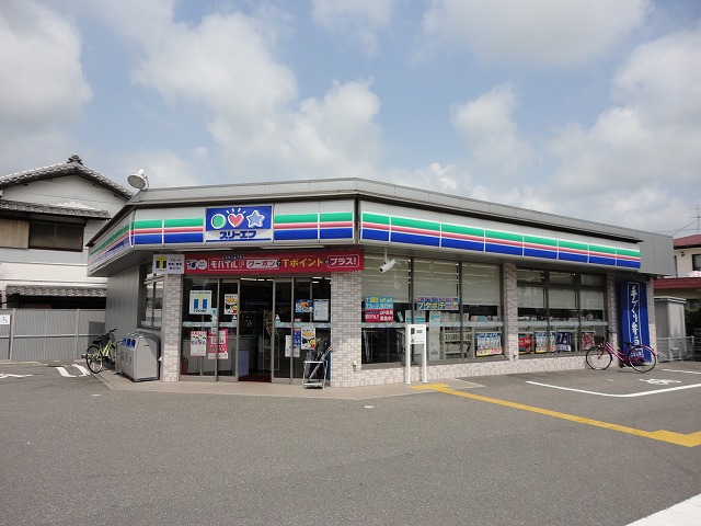 Convenience store. Three F Shinohara store (convenience store) to 107m