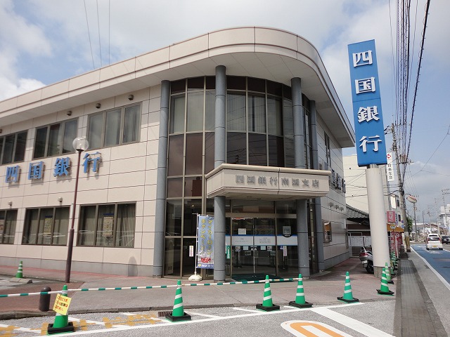Bank. 1192m to Shikoku Bank tropical South Branch (Bank)