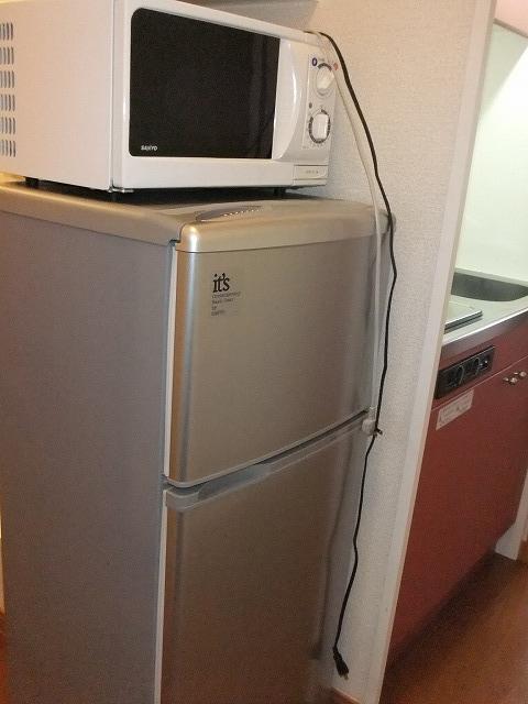 Other Equipment. Refrigerator and microwave ☆