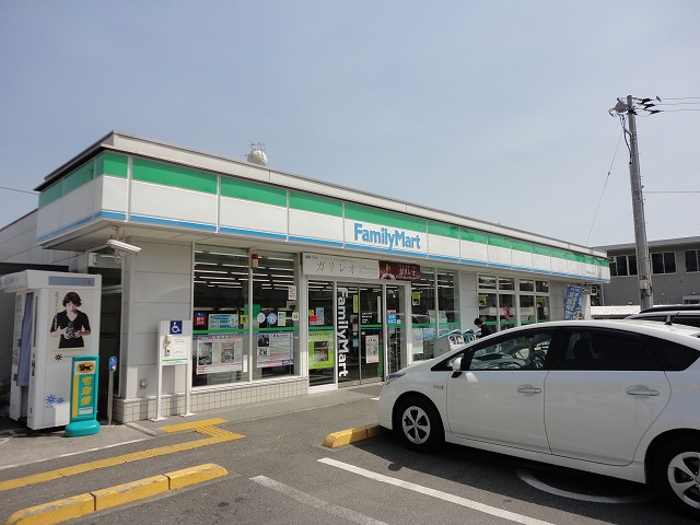 Convenience store. FamilyMart tropical Ozone store up (convenience store) 566m
