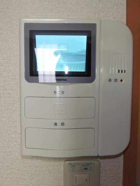 Security. There is intercom with a monitor ☆
