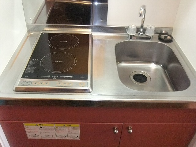 Kitchen. 2 is a neck kitchen with electric stove ☆