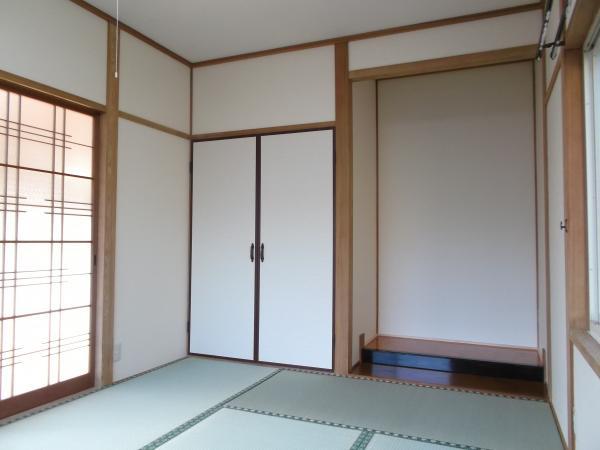Non-living room. 1F Japanese-style room. Alcove with suitable for Japanese-style display. 