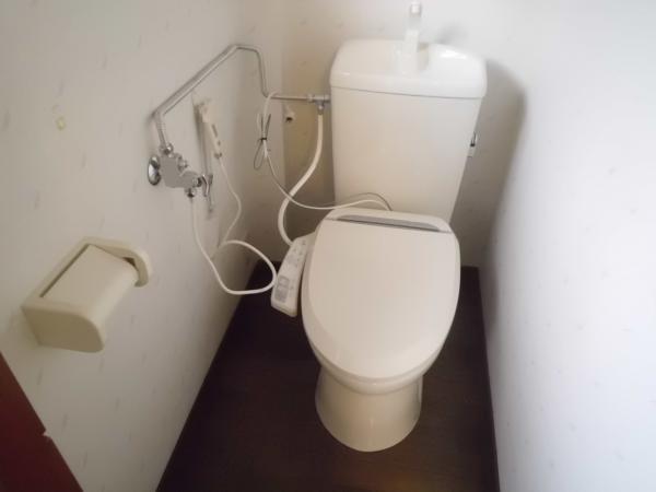 Toilet. Already exchange to 2F toilet new hot water cleaning toilet. 
