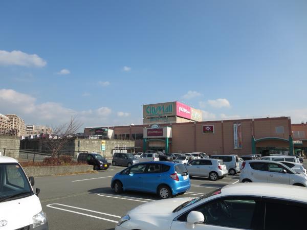 Shopping centre. A 3-minute drive up to 1100m rough you City Mall Shopping Center