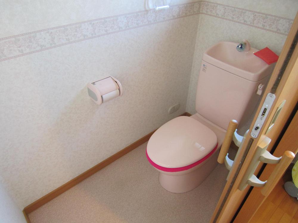 Toilet. Room (August 2013) shooting 2F toilet
