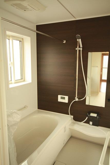 Bathroom. Care is happy with the system bus. You spend a comfortable bath time.