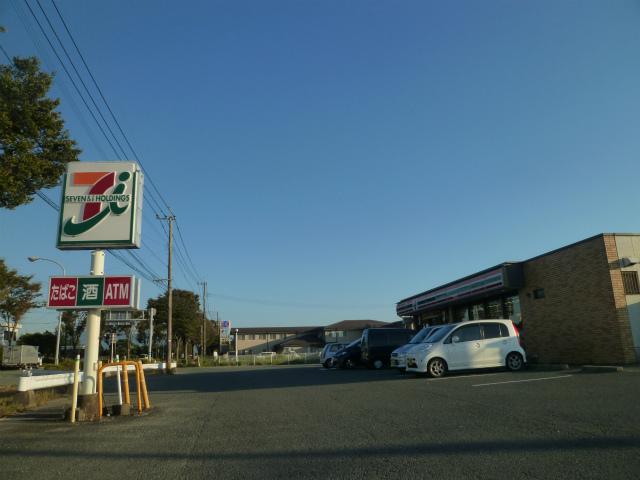 Convenience store. 1200m to Seven-Eleven