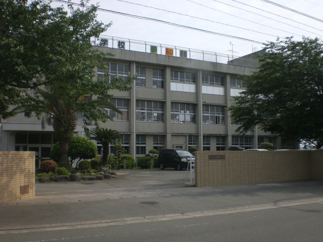 Junior high school. Kikuyo Municipal Kikuyo junior high school (junior high school) up to 866m