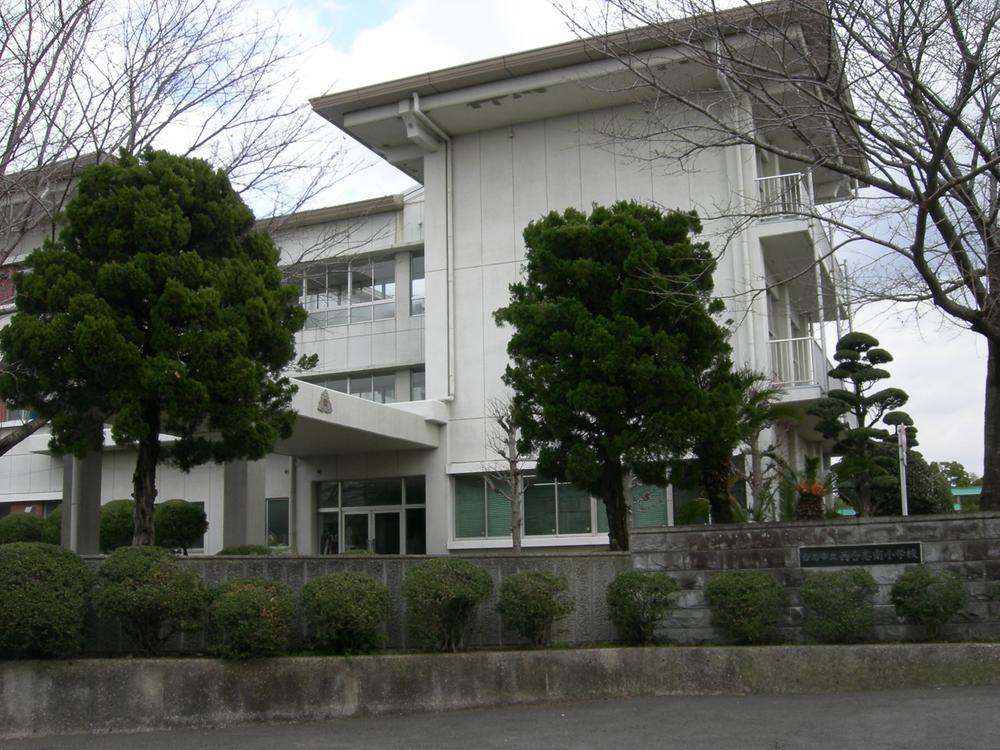 Primary school. Nishigoshi to South Elementary School 580m