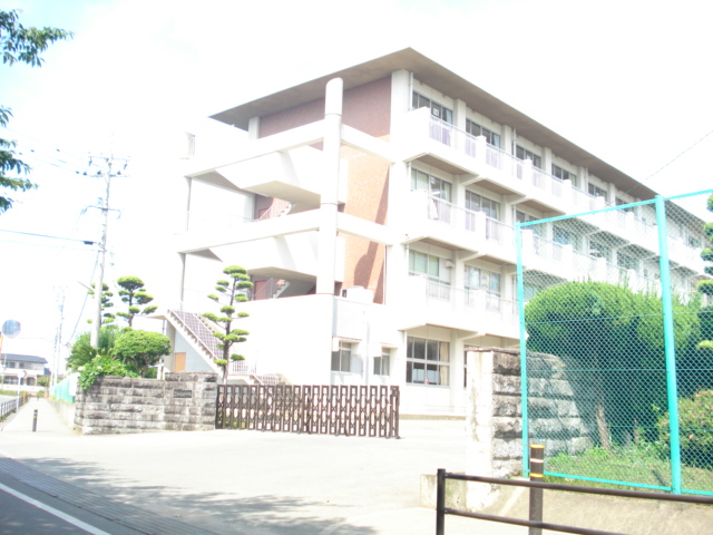 Junior high school. Koshi Municipal Nishigoshi south junior high school (junior high school) up to 1162m