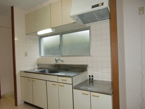 Kitchen. Wide and easy-to-use kitchen ☆ Also there refrigerator space is next to