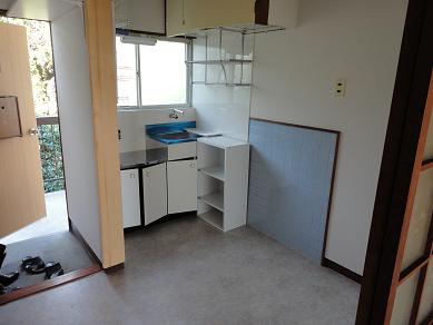 Entrance. Compact with clean kitchen