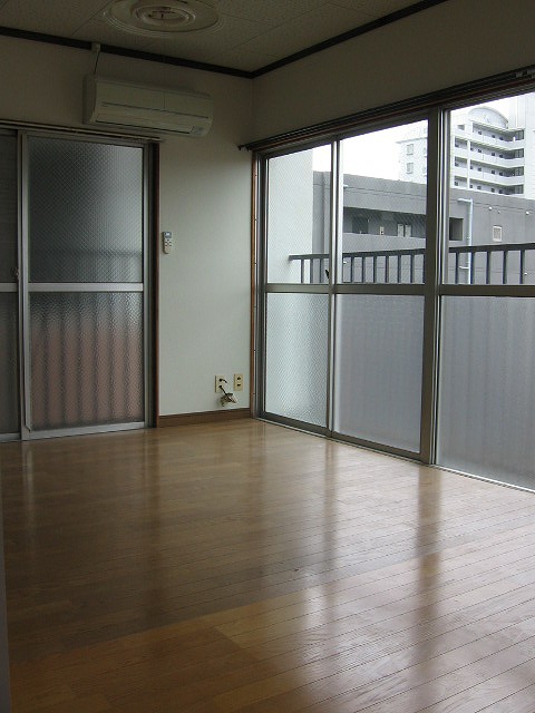 Living and room. Breadth of 9 tatami living surprise!