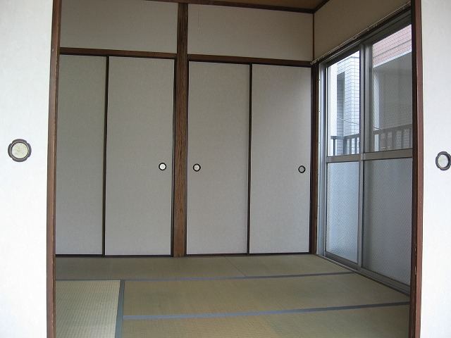 Living and room. Pat accommodated also closet with 2 quires minute Japanese-style room!