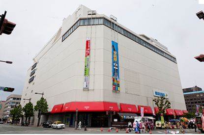 Shopping centre. 631m to residents department store (shopping center)