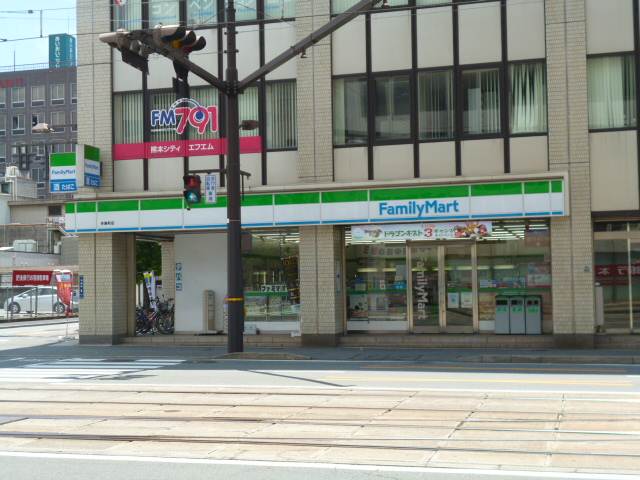 Convenience store. 700m to FamilyMart hurray Bridge store (convenience store)