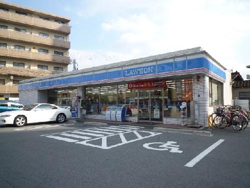 Convenience store. 200m to Lawson (convenience store)