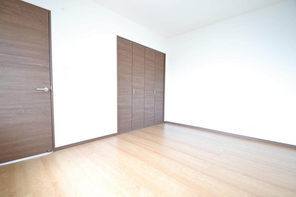 Non-living room. Interior door, Closet is a new article! 