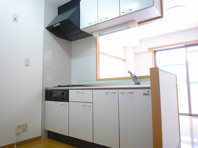 Kitchen. It is with storage shelves of large capacity to the top