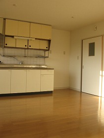 Living and room. Spacious 12 Pledge of LDK! Day is good.