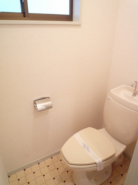 Toilet. The window is also available in a Western-style toilet, There is a feeling of cleanliness