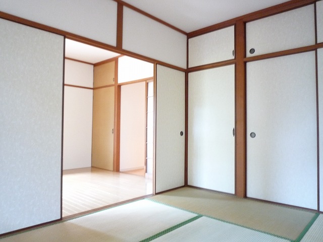 Living and room. Take between the Japanese and Western, It is also possible to use widely