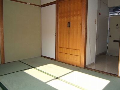 Living and room. Japanese-style room 6 quires With closet