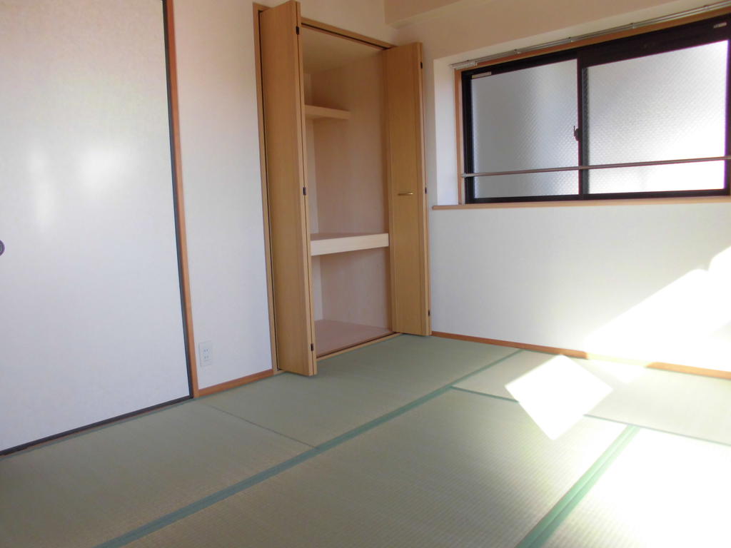 Other room space. Relaxing Japanese-style room