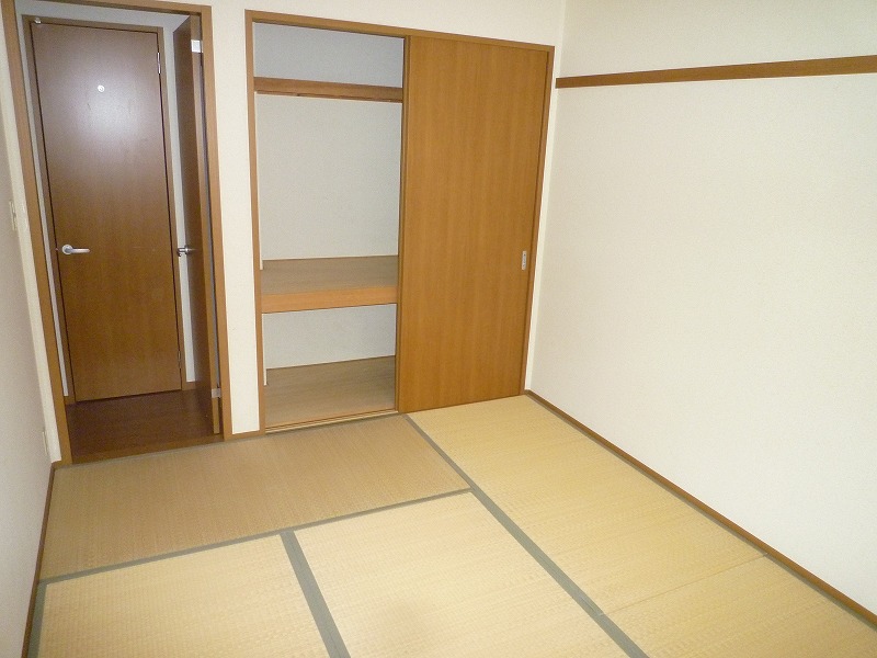 Living and room.  ※ Photo becomes a separate, Room, Priority and status.