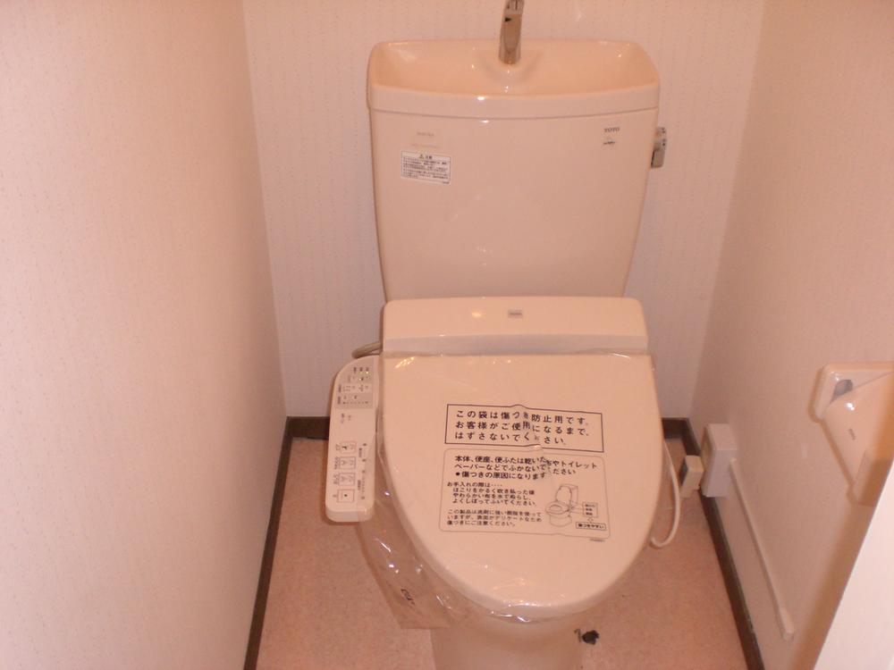 Toilet. Indoor (April 2011) Shooting