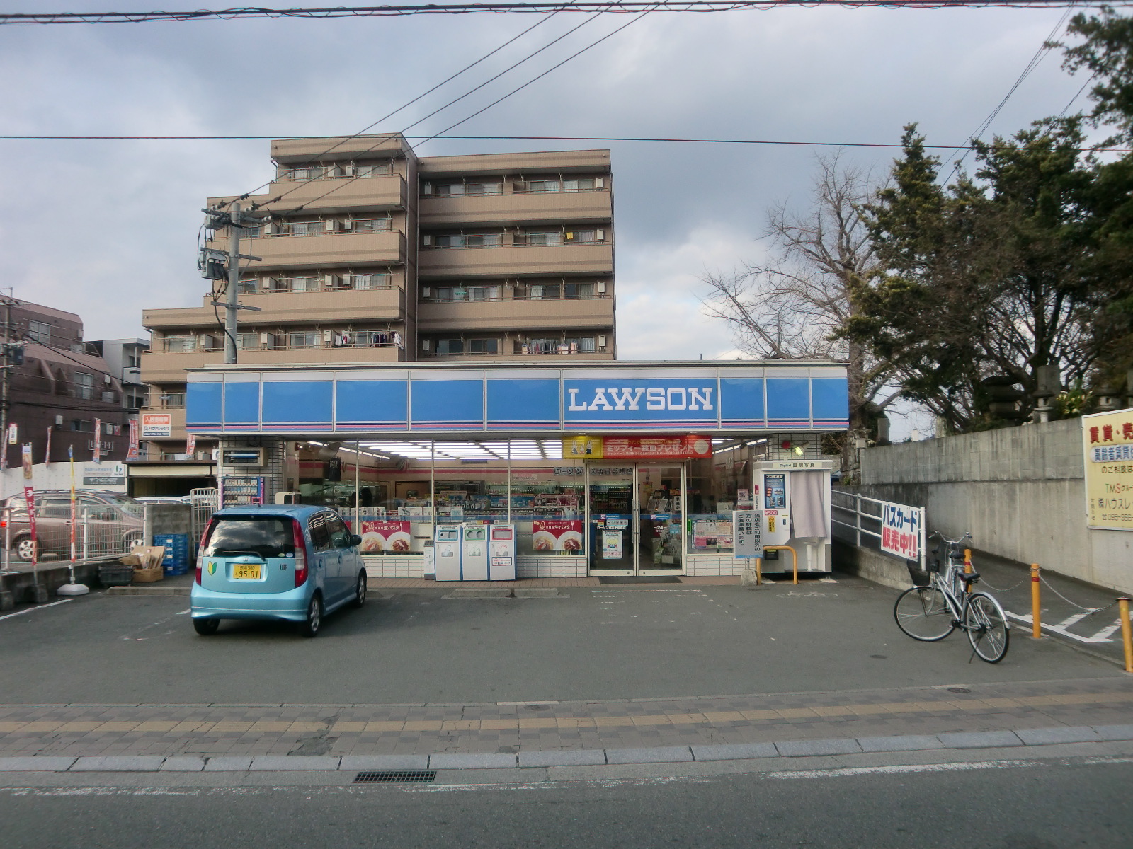 Convenience store. 187m until Lawson Kumamotoko 飼橋 store (convenience store)