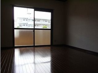 Other room space. Since it is a south-facing day is good ☆